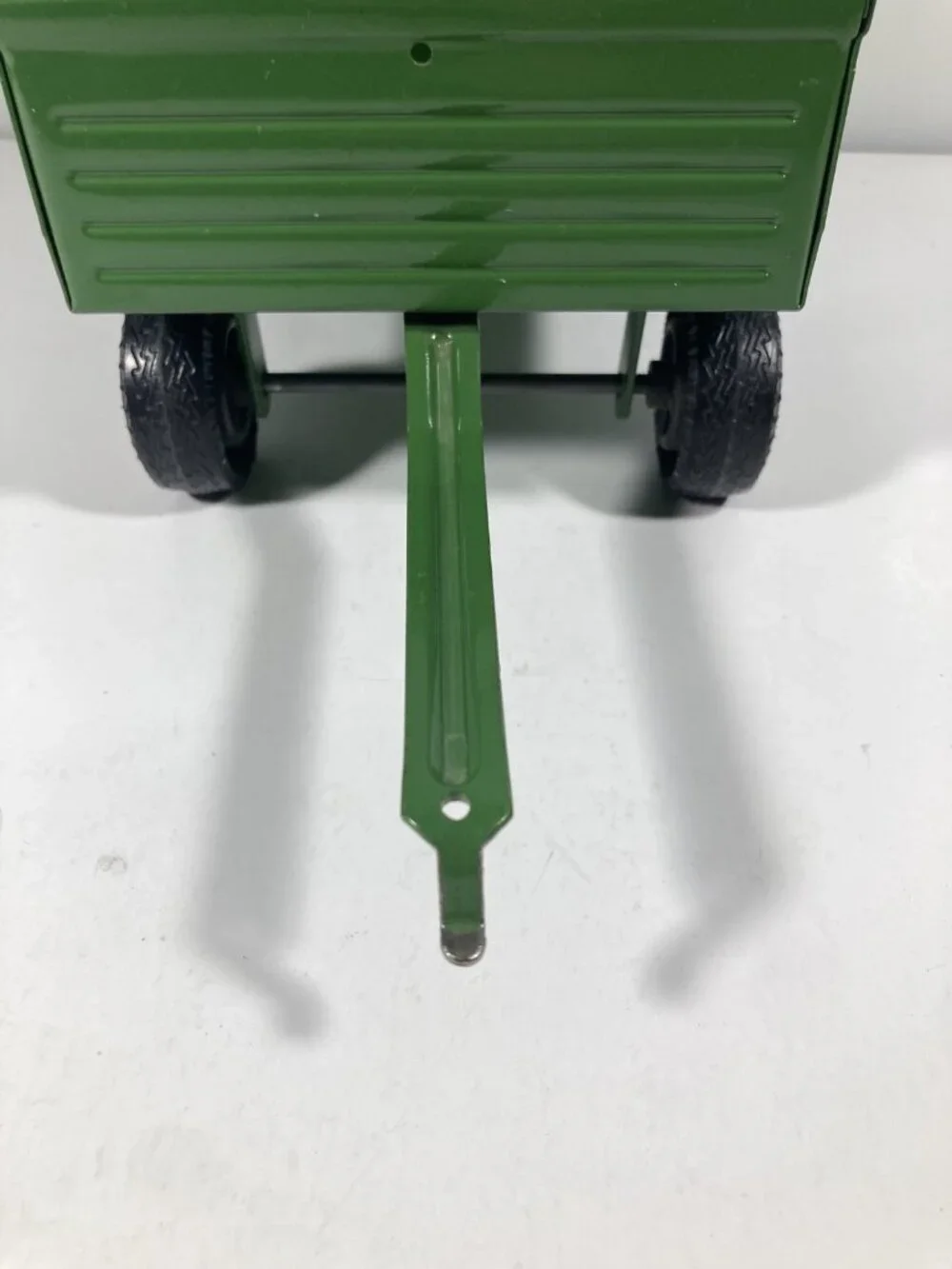 Ertl John Deere Bale Throw Hay Wagon 1:16 Toy Farm Toy Tractor Implement Diecast